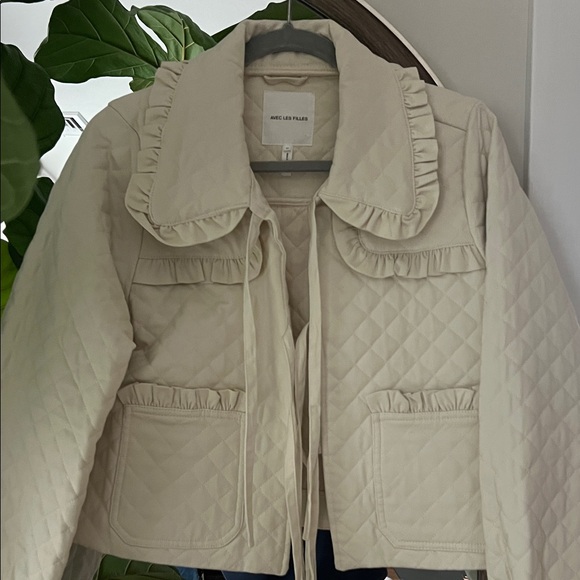 Avec Les Filles Quilted Cream Jacket with Ruffle Details - Picture 4 of 7